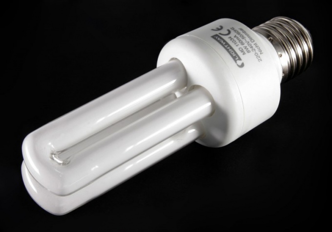 How does the fluorescent lamp work?