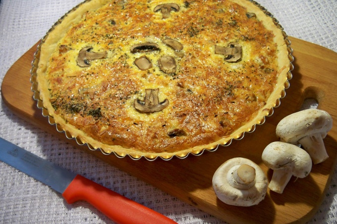 How to cook a cake with mushrooms and cheese