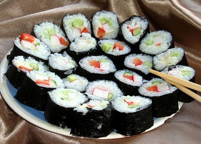 Futomaki rolls with mushrooms