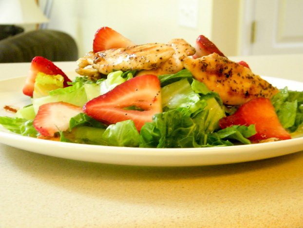 Grilled chicken salad with strawberries and spinach