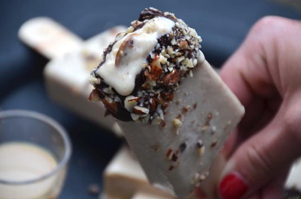 Banana ice cream with nuts and liquor