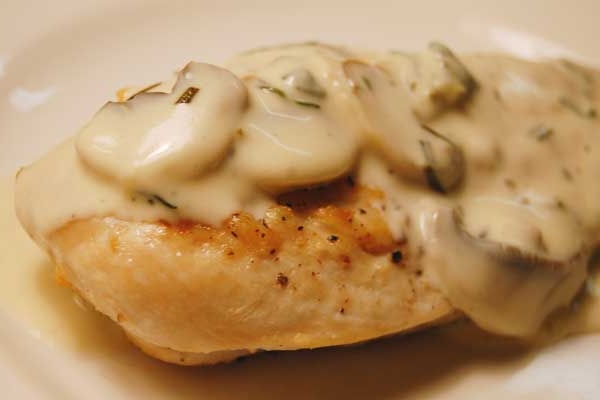 Chicken fillet in creamy sauce