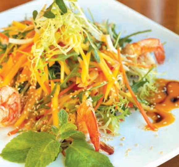 Thai turkey salad with shrimps and mango