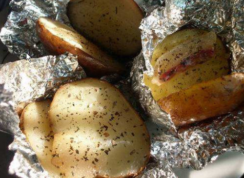 Bake potatoes with bacon in foil