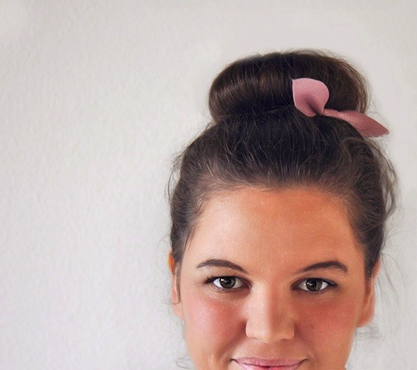 How to make an elastic band - a bow on your head