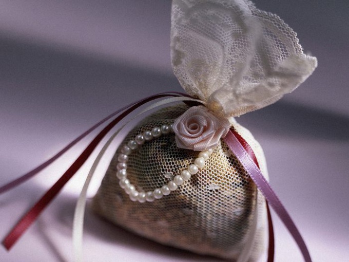 How to make a fragrant sachet