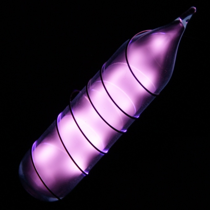 Glow in the gas-discharge tube