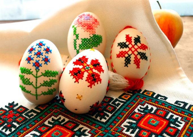 Embroidered eggshell for Easter