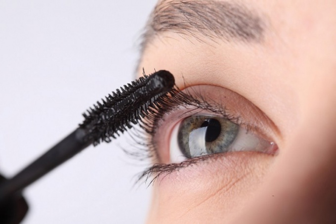 How to make up eyelashes so that they are long