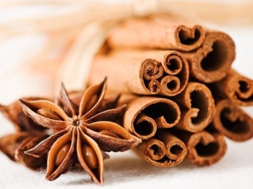 Tip 1: Cinnamon for the face: masks recipes