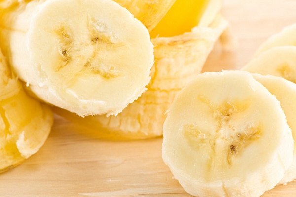 Moisturizing face mask with banana