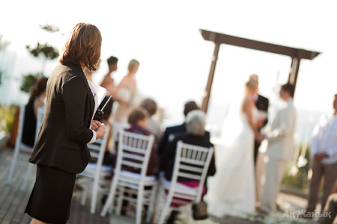 How to become an organizer of weddings