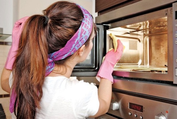 How to Clean a Microwave