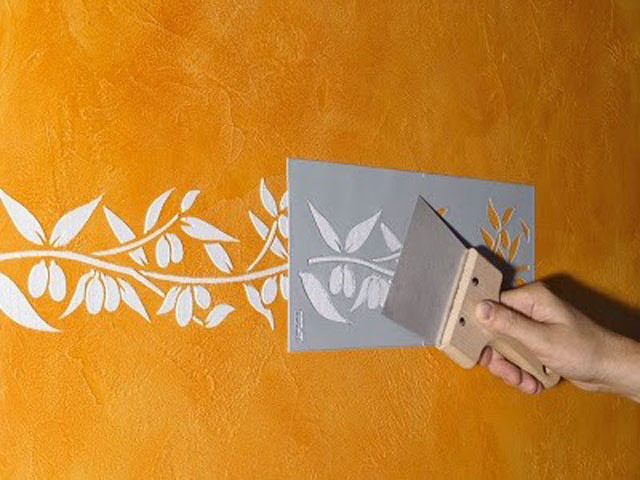 How to paint a wall using a special stencil?