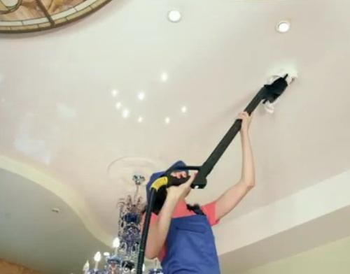 How to wash the stretch ceiling without streaks