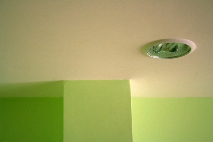 How to remove water-based paint from the ceiling