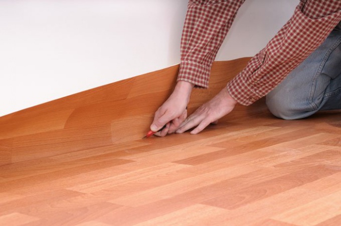 How to lay linoleum on the floor