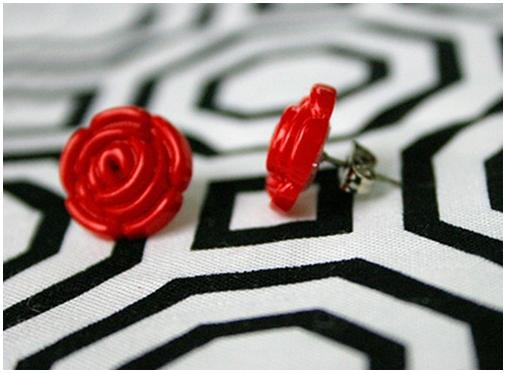 Simple and elegant earrings-carnations from buttons with their own hands