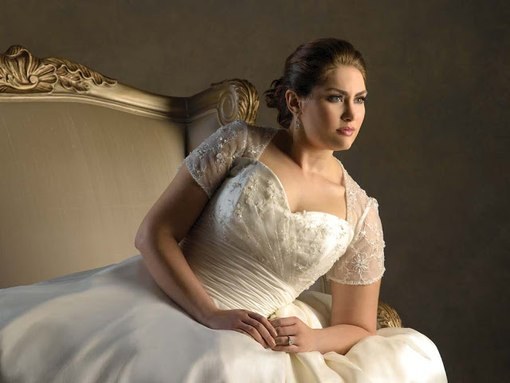 How to choose a wedding dress of a large size