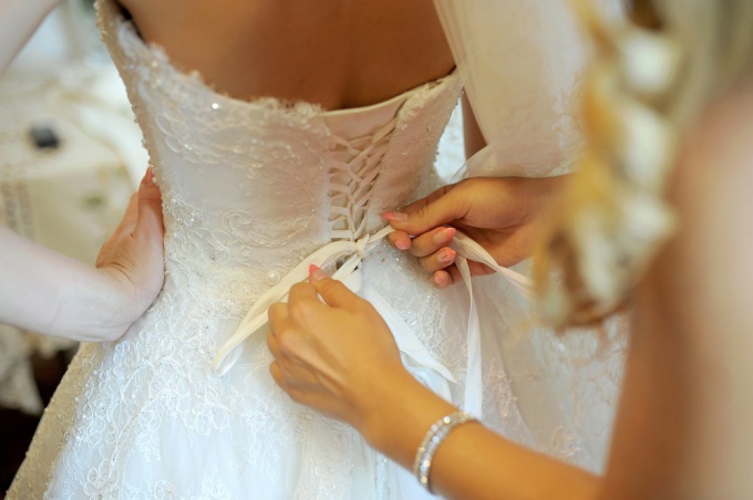 Tip 1: How to choose a wedding dress of a large size