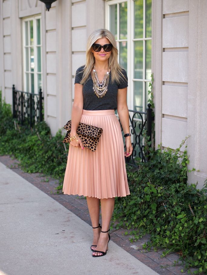 pleated skirt