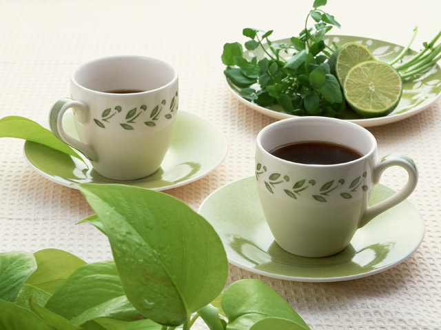 Tea with ginger and lime