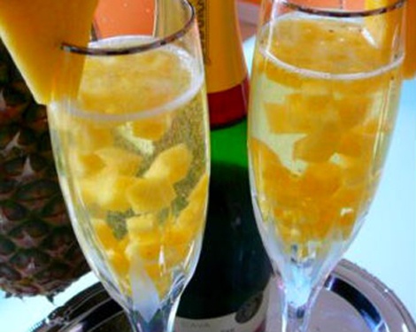 French crochet with pineapple and champagne