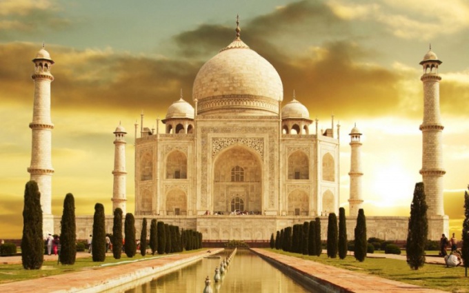 What is inside the Taj Mahal