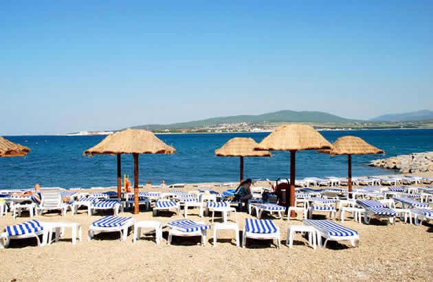 How dangerous are swimming on the beaches of Gelendzhik