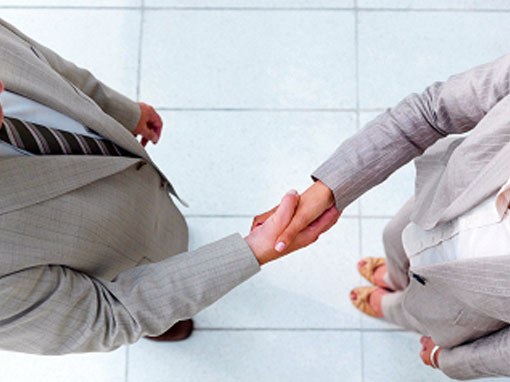 How correctly should a man greet a woman at a meeting