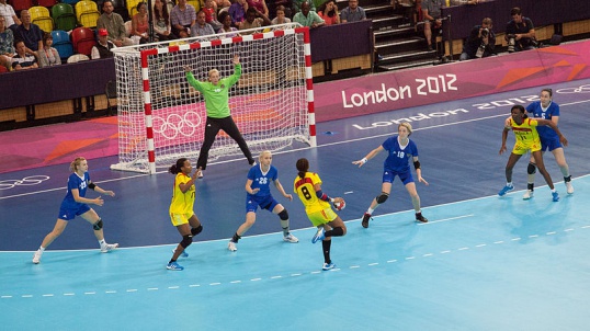 Team games with the ball: handball