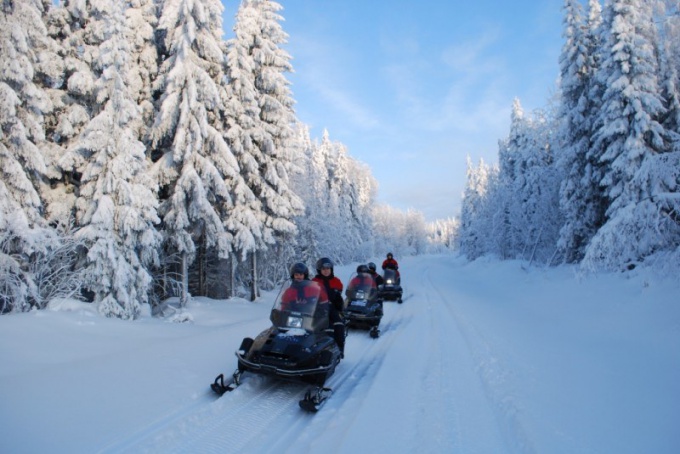 How to organize snowmobile riding