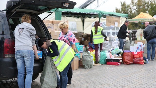 Material and humanitarian assistance to flood victims