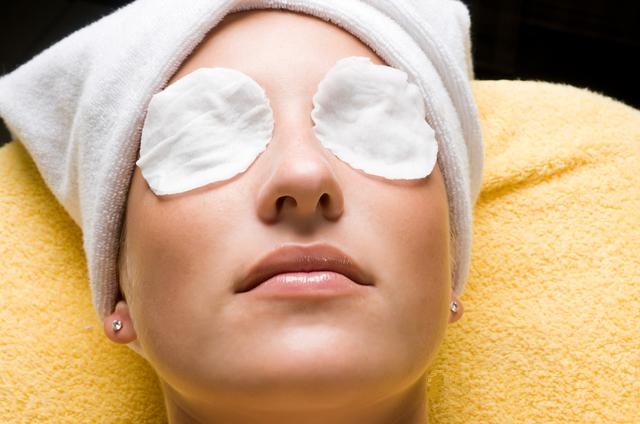 What to do if the eyelids swell after sleeping