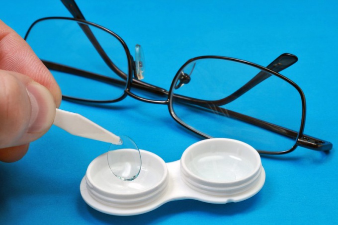 Lenses or glasses: what to choose